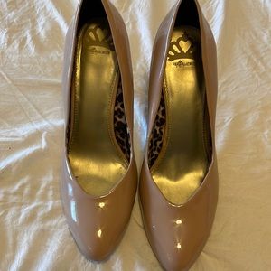 Fergalicous nude heels